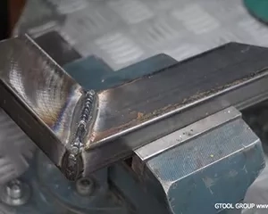 Как удалить сварной шов на металле за 3 секунды?